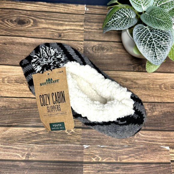 NWT Northeast Outfitters Youth Cozy Cabin Zebra Slippers Size Small (Black) - Picture 1 of 9